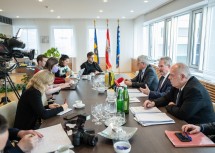 Landtagspräsident Karl Wilfing mit Peter Anerinhof und Joachim Weninger bei der Pressekonferenz.