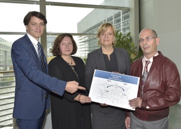 Präsentation des Bedarfsplans für Menschen mit intellektueller Behinderung in Niederösterreich: Studienautor Dr. Christian Schober von der WU Wien, Mag. Sonja Weiklstorfer von der Caritas Wien, Sozial-Landesrätin Mag. Barbara Schwarz und Selbstvertreter Andreas Zehetner. (v.l.n.r.)