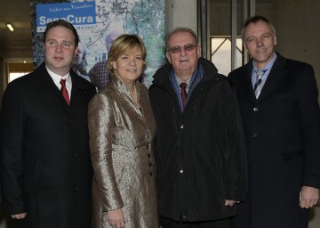 Im Bild von links nach rechts: Bürgermeister Andreas Babler, MSc, Sozial-Landesrätin Mag. Barbara Schwarz, Alt-Bürgermeister Fritz Knotzer und SeneCura Geschäftsführer Anton Kellner, MBA