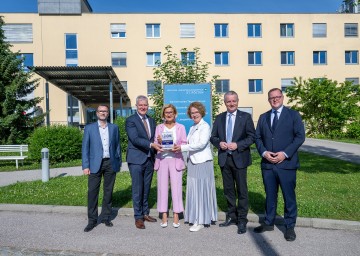 (v.l.n.r.:) ZBR-Vorsitzender Gottfried Feiertag, Landesrat Anton Kasser, Landeshauptfrau Johanna Mikl-Leitner, Landesrätin Christiane Teschl-Hofmeister, Vorstand NÖ LGA Gerhard Dafert, Abteilungsleiter Personal und Organisation Rupert Schreiner.