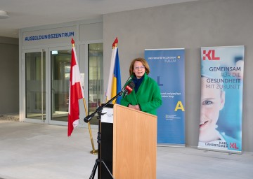 Karl Landsteiner Privatuni und Heilstätten-Klassen der Uniklinik Tulln ziehen ein. Eröffnung des neuen Ausbildungszentrums durch Landesrätin Christiane Teschl-Hofmeister.  