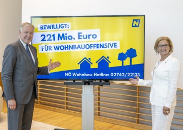 Landeshauptfrau Johanna Mikl-Leitner und Landesrat Martin Eichtinger: 221 Millionen Euro für Wohnbauoffensive bewilligt.
