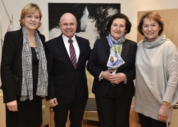 Gratulation zum Unternehmerinnen-Award 2016: Landesrätin Mag. Barbara Schwarz, Dr. Johannes Michael Wareka (Geschäftsführung Marzek Etiketten), KommR Helga Marzek (Unternehmerin Marzek Etiketten) und KommR Sonja Zwazl (Präsidentin Wirtschaftskammer NÖ). (v.l.n.r.)