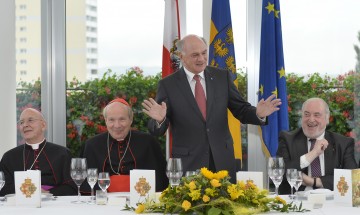 Landeshauptmann Dr. Erwin Pröll lud hohe katholische und evangelische Würdenträger zum Mittagessen ins NÖ Landhaus.