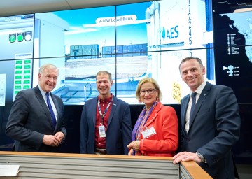 Von links nach rechts: Landesrat Martin Eichtinger, Jerry Davis (Laboratory Program Manager NREL), Landeshauptfrau Johanna Mikl-Leitner und Landesrat Jochen Danninger.