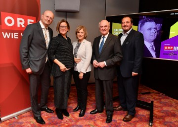 Präsentation des Porträts von Andreas Maurer im Zuge der „zeit.geschichte“-Reihe „Baumeister der Republik: ORF III-Geschäftsführer Peter Schöber, Landeshauptfrau Johanna Mikl-Leitner, ORF III-Chefredakteurin Ingrid Thurnher, Landeshauptmann a. D. Erwin Pröll und Regisseur Wolfgang Winkler (v. l. n. r.).
