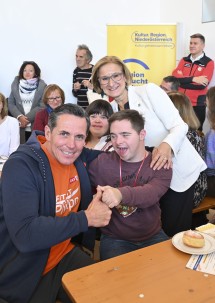 Landeshauptfrau Johanna Mikl-Leitner und Philipp Jelinek („Fit mit Philipp“) zu Besuch beim Radio NÖ Frühschoppen im Ostarrichisaal.