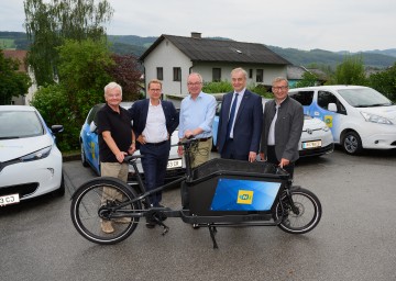 Herbert Nowohradsky (Obmann NÖ Senioren), Stefan Szyszkowitz (Vorstandsdirektor EVN), LH-Stv. Stephan Pernkopf, Christian Moser (Vizepräsident WKNÖ) und Herbert Greisberger (Geschäftsführer eNu)