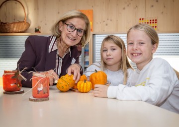 LH Mikl-Leitner: Regional einkaufen stärkt Niederösterreichs Handel – auch zu Halloween  LH Mikl-Leitner: Regional einkaufen stärkt Niederösterreichs Handel – auch zu Halloween