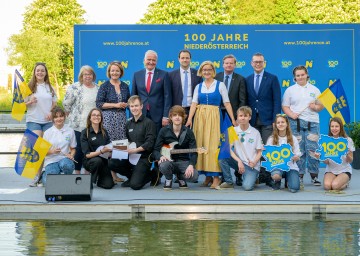 Auftaktveranstaltung „100 Jahre Niederösterreich“ in St. Pölten u. a. mit Landeshauptfrau Johanna Mikl-Leitner, LH-Stellvertreter Franz Schnabl, Landesrätin Christiane Teschl-Hofmeister und Landesrat Gottfried Waldhäusl.