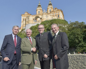 Eröffnung des Melker Hochwasserschutzes: Bundesminister Alois Stöger, Landeshauptmann Dr. Erwin Pröll, Bürgermeister Thomas Widrich und Vizebürgermeister Wolfgang Kaufmann, MSD. (v.l.n.r.)