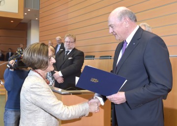 Angelobung der neuen Landeshauptmann-Stellvertreterin Mag. Johanna Mikl-Leitner im NÖ Landtag durch Landeshauptmann Dr. Erwin Pröll.