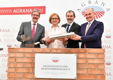 Agrana errichtet zweite Weizenstärkeanlage in Pischelsdorf. Grundsteinlegung erfolgte mit Präsident Erwin Hameseder, Landeshauptfrau Johanna Mikl-Leitner, Josef Plank, Generalsekretär im Bundesministerium für Nachhaltigkeit und Tourismus, Agrana-Vorstandsvorsitzenden Johann Marihart (v.l.n.r.)
