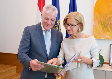 Landeshauptfrau Johanna Mikl-Leitner und Finanzlandesrat Anton Kasser.