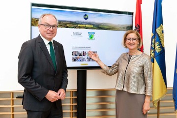 Landeshauptfrau Johanna Mikl-Leitner und LH-Stellvertreter Stephan Pernkopf laden auch heuer zum NÖ Klima-Advent auf der Plattform www.klimawandeln.at ein.