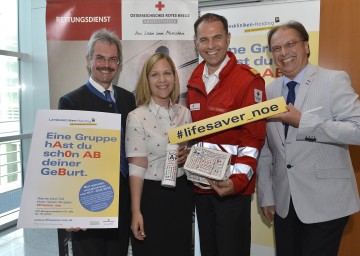 Landesrat Mag. Karl Wilfing, Landjugend-Landesleiterin Sandra Zehetbauer, DI Peter Kaiser, Landesgeschäftsführer des Roten Kreuzes Niederösterreich, und Dr. Harald Rubey, medizinischer Leiter der Blutbank Mistelbach, präsentierten in St. Pölten die NÖ Jugendblutspendeaktion (von links nach rechts)