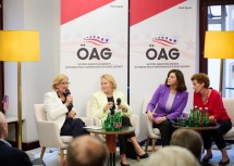 Landeshauptfrau Johanna Mikl-Leitner und US-Botschafterin Victoria Reggie Kennedy in der von Hannelore Veit moderierten Diskussionsrunde.
