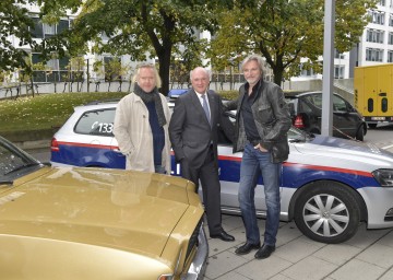 Am Set im Regierungsviertel in St. Pölten: Stefan Jürgens (als Major Carl Ribarski), Landeshauptmann Dr. Erwin Pröll und Gregor Seberg (als Oberstleutnant Helmuth Nowak). (v.l.n.r.)