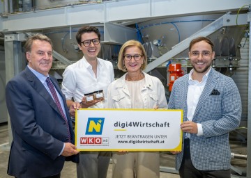 (v.l.n.r.) WKNÖ-Präsident Wolfgang Ecker, Sebastian Jeschko (GF Kern Tec), Landeshauptfrau Johanna Mikl-Leitner und David Wagner (Leiter operatives Geschäft Kern Tec).