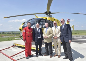 Eröffnung des ÖAMTC-Heliport am Flugplatz in Gneixendorf: Stützpunktleiter Cpt. Günter Grassinger, Cpt. Reinhard Kraxner, Geschäftsführer der ÖAMTC-Flugrettung, Landeshauptmann Dr. Erwin Pröll, ÖAMTC-Präsident KommR Dkfm. Werner Kraus und Gert Kuntner, Obmann des Union Sportflieger Club Krems. (v.l.n.r.)