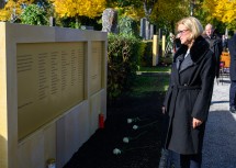 Landeshauptfrau Johanna Mikl-Leitner erinnere der Anlass „an das, was hier in unserem Land geschehen ist, und an das, was nie wieder geschehen darf.“