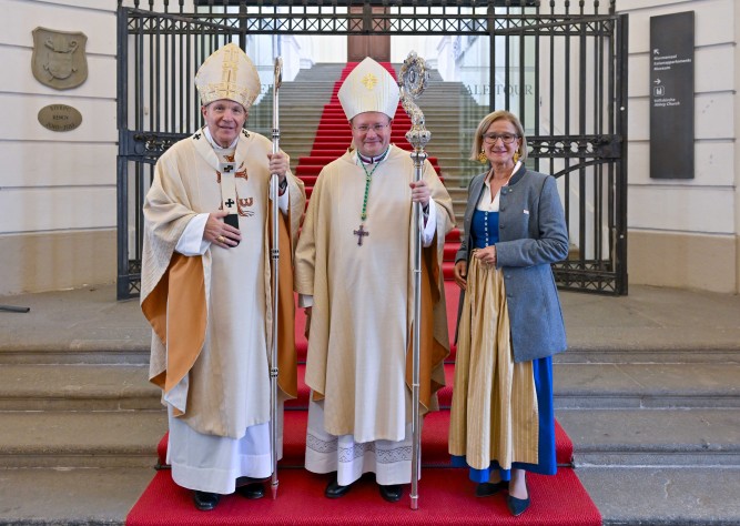 LH Mikl-Leitner bei der Benediktion von Propst Anton Höslinger in Klosterneuburg