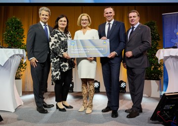 (v.l.) Thomas Salzer, Präsident der Industriellenvereinigung, Kerstin Koren, Leiterin der Abteilung Wirtschaft, Tourismus und Technologie im Land NÖ, Landeshauptfrau Johanna Mikl-Leitner, Landesrat Jochen Danninger und Wolfgang Ecker, Präsident der WKNÖ.