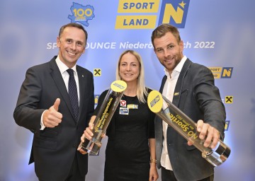 Landesrat Jochen Danninger mit Lena Pressler und Benjamin Karl.