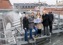 Christoph Reiter-Havlicek (Leiter der Gebäudeverwaltung des Landes NÖ), Felix Haselbacher (ITB Geschäftsführer), Landeshauptfrau Johanna Mikl-Leitner, DI Karl Dorninger (Projektleiter im Land und Abteilungsleiter-Stellvertreter) und Christian Baumgartner (Projektleiter der ausführenden Firma ITB.)