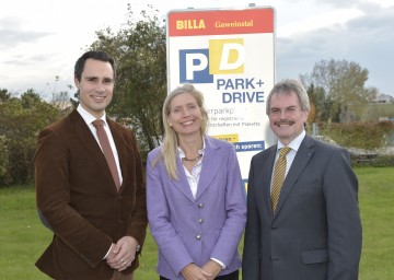 Park&Drive Pilotprojekt mit BILLA: BILLA-Vertriebsmanager Michael Pawelka, Tanja Dietrich-Hübner, Leiterin Stabstelle Nachhaltigkiet REWE, und Landesrat Mag. Karl Wilfing. (v.l.n.r.)