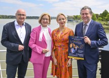 (v.l.n.r.) Veranstalter Wolfgang Übl, Landeshauptfrau Johanna Mikl-Leitner, Lidia Baich und Andreas Schager.
