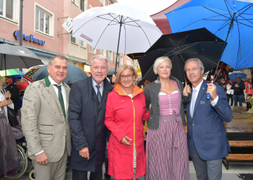 Baustadtrat Franz Dinhobl, Bürgermeister Klaus Schneeberger, Landeshauptfrau Johanna Mikl-Leitner, Unternehmerverein-Obfrau Judith Hönig und Stadtbaudirektor Manfred Korzil (v.l.n.r.)
