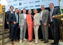 (v.l.n.r.) Bezirkshauptmann Johann Seper, Bürgermeister Manfred Wieser, Prokurist Matthias Seifert, Paul Steinecker, Ministerin Klaudia Tanner, Landeshauptfrau Johanna Mikl-Leitner, Gottfried Steinecker und WKNÖ-Präsident Wolfgang Ecker.