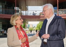 Landeshauptfrau Johanna Mikl-Leitner mit Friedrich Prinz, Professor an der weltberühmten Stanford-University in der Nähe von San Francisco.