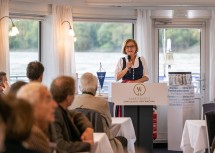 Landeshauptfrau Johanna Mikl-Leitner bei ihrer Rede zum 50-jährigen Jubiläum des Arbeitskreises zum Schutz der Wachau.
