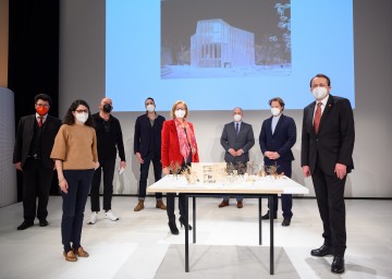 Präsentation des Architektenentwurfs des KinderKunstLabors im Festspielhaus St. Pölten u. a. mit Landeshauptfrau Johann Mikl-Leitner, Michael Salvi von Schenker Salvi Weber Architekten ZT GmbH und Bürgermeister Matthias Stadler.