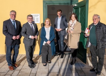  (v.l.nr.) Christoph Kainz (Landtagsabgeordneter), Landesrat Ludwig Schleritzko, Helene Stinakovits (Büchereileiterin), Christian Macho (Bgm. Kottingbrunn), Ursula Liebmann (GF Treffpunkt Bibliothek), Pfarrer Walter Reichel