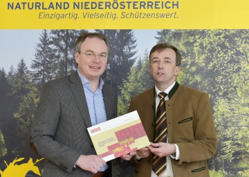 Große Bemühungen, dass das einzigartige Wildnisgebiet Dürrenstein zum UNESCO-Weltnaturerbe erklärt wird: Landesrat Dr. Stephan Pernkopf und Geschäftsführer DI Dr. Christoph Leditznig (Wildnisgebiet Dürrenstein). (v.l.n.r.)