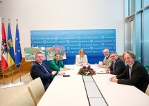 (v.l.n.r.) Umweltanwalt Thomas Hansmann, Landesrätin Susanne Rosenkranz, Landeshauptfrau Johanna Mikl-Leitner, LH-Stellvertreter Stephan Pernkopf, Landesrat Ludwig Schleritzko und Thomas Knoll, Österreichische Gesellschaft für Landschaftsarchitektur.
