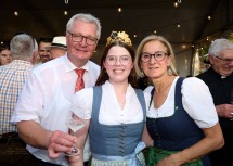 Landeshauptfrau Johanna Mikl-Leitner mit der NÖ Weinkönigin Marie Huber und Bürgermeister Christoph Kainz.