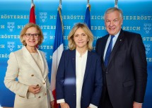 Landeshauptfrau Johanna Mikl-Leitner und Landesrat Martin Eichtinger mit Valerie Pecresse, Präsidentin des Regionalrates der Region Ile-de-France.