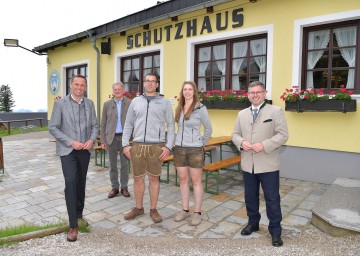 Landesrat Jochen Danninger und Landesrat Ludwig Schleritzko zu Besuch
<br />
bei Andreas Vielhaber im Schutzhaus am Hochkar.
<br />