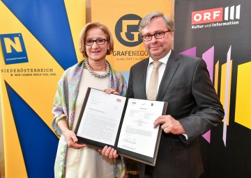 Landeshauptfrau Johanna Mikl-Leiter und ORF-Generaldirektor Alexander Wrabetz unterzeichneten den neuen Rahmenvertrag.