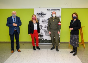 Bildungsdirektor Johann Heuras, Gesundheits-Landesrätin Ulrike Königsberger-Ludwig, Militärkommandant Brigadier Martin Jawurek und Bildungs-Landesrätin Christiane Teschl-Hofmeister zur Bilanz der Testungen des Bundesheers für Bedienstete im NÖ Bildungsbereich (v.l.n.r.).