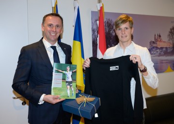 (v.l.n.r.) LR Jochen Danninger, Maria Gstöttner 