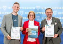 Freuen sich über den Beitritt Niederösterreichs zur Initiative Hydrogen Europe: Lukas Renz, ab 1. Juni 2026 Sonderbeauftragter des Landes Niederösterreich für die europäische Wasserstoffstrategie, Landeshauptfrau Johanna Mikl-Leitner und Jorgo Chatzimarkakis, CEO des europäischen Wasserstoffverbandes Hydrogen Europe (v.l.n.r.)