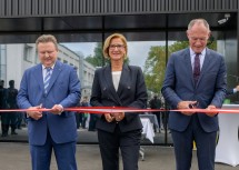 Landeshauptfrau Johanna Mikl-Leitner eröffnete gemeinsam mit Bürgermeister Michael Ludwig (links) und Bundesminister Gerhard Karner das Einsatztrainingszentrum Süßenbrunn.