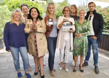 Im Bild von links nach rechts: Sabine Weber, Sonja Hofmann, Maria Happel, Lilian Klebow, LH Johanna Mikl-Leitner, Bettina Kuhn, Kathrin Zechner, Michael Steinocher