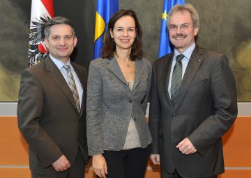 Im Anschluss an die Konferenz der Landes-Kinder- und Jugendhilfereferenten in St. Pölten präsentierten Landesrat Ing. Maurice Androsch, Bundesministerin Dr. Sophie Karmasin und Landesrat Mag. Karl Wilfing die Ergebnisse (von links nach rechts).