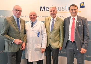  LH-Stellvertreter Stephan Pernkopf, Prof. Dr. Eugen Hug, Medizinischer Direktor und Geschäftsführer MedAustron, Bürgermeister und Aufsichtsratsvorsitzender Klaus Schneeberger und Ludwig Gold, Geschäftsführer MedAustron (v.l.).